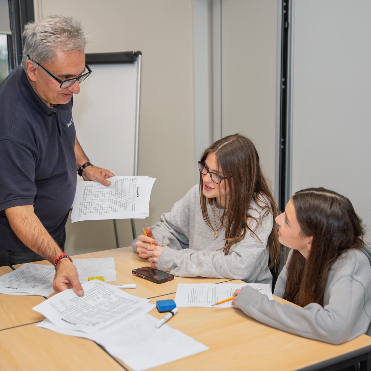 Tutor Anil supporting a GCSE student